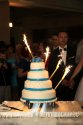 Tort weselny z niebieską wstążką