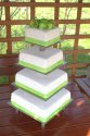 Tort weselny z zieloną wstążką