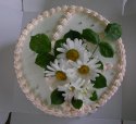 Tort dekorowany kwiatami