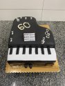 Tort fortepian na 60 urodziny