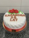 Tort z rozami na urodziny