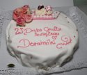 Tort na chrzest z różowymi dodatkami
