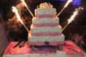 Kwadratowy, piętrowy tort weselny