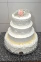 Biały klasyczny tort weselny