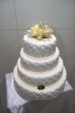 Pikowany biały tort weselny