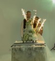 Wjazd tortu weselnego w dymie